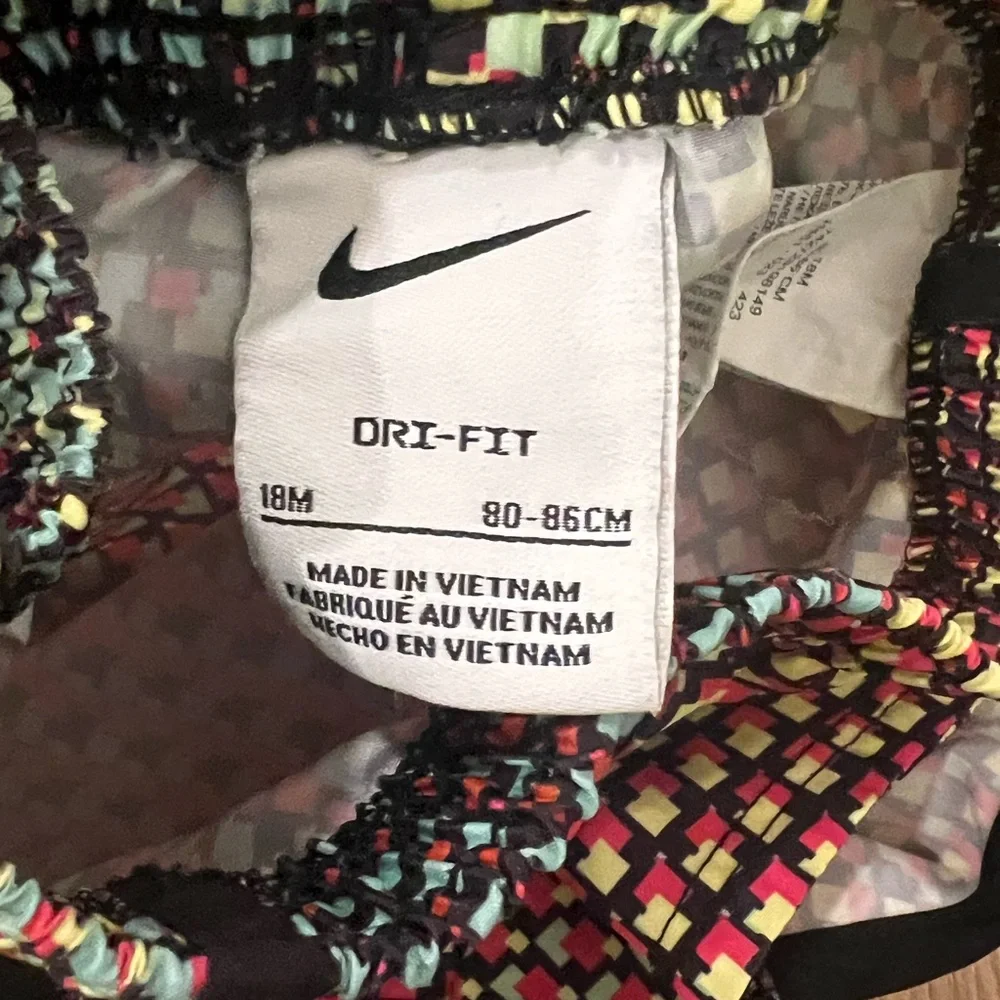 3/$20 Nike Little Girls Gray and Multicolor Summer Set - Picture 7 of 8
